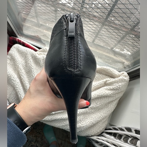 Tahari open toed heels - Picture 5 of 7